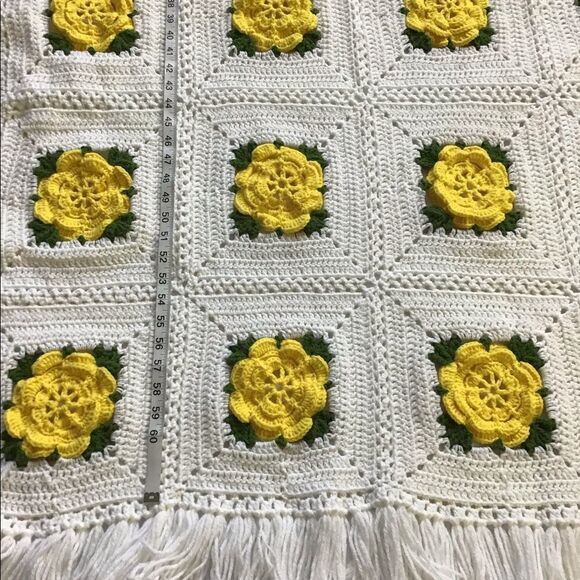 Granny Square Floral Fringed Hem Blanket/Throw - Picture 6 of 7